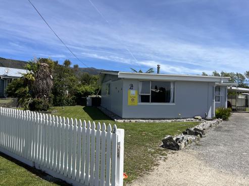 2 Stewart Street, Waimangaroa