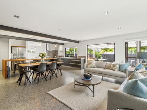 24 Grove Road, Narrow Neck