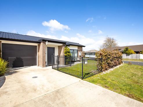 33B Saxbys Road, Deanwell