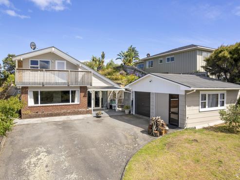 18 Robert Mckeen Street, Otaki Beach