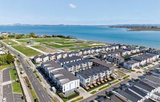 2/10 Scott Road, Hobsonville
