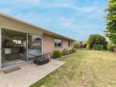 2/4A Arapiki Road, Stoke
