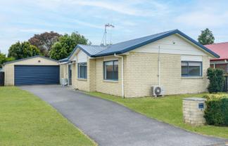 8 Harvard Court, Melville