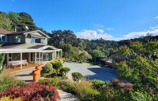 1082 Sandspit Road, Sandspit