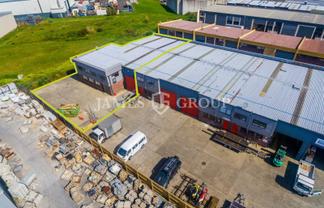 End Unit with Secure Yard | 391m²