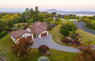 6 Cameron Drive, Acacia Bay