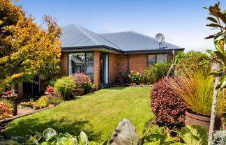 9 Elizabeth Grove, Stratford