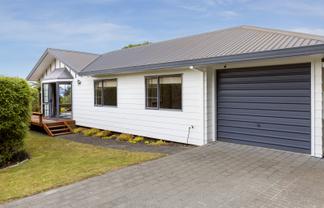 2/19 Brunette Drive, Acacia Bay