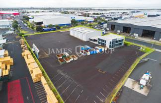 Yard heavy site with workshop and washbay - Rare!