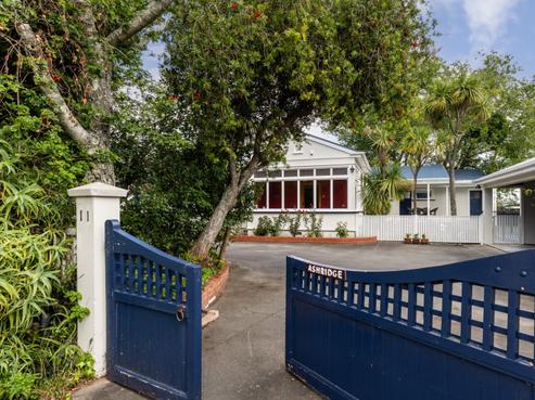 11 Thompson Road, Napier Hill