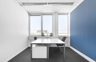 Office space for 2 persons in HQ 236 Broadway Ave.