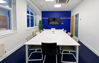 Office space for 10 persons in HQ 236 Broadway Av.