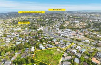 889 East Coast Road, Northcross