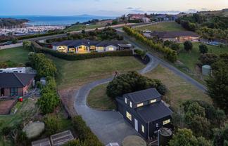 60 Roberts Road, Matakatia