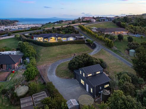 60 Roberts Road, Matakatia