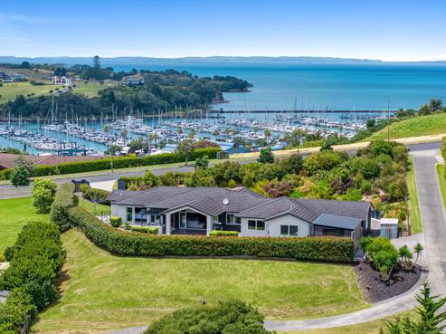 60 Roberts Road, Matakatia