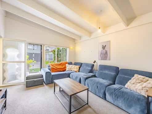2/51A Avenue Road, Greenmeadows