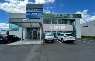 High‑Exposure Office on Harris Road