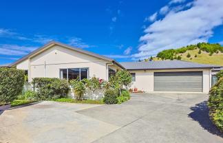 14 Pinotage Drive, Greenmeadows