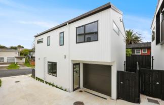 13B Meadway, Sunnyhills