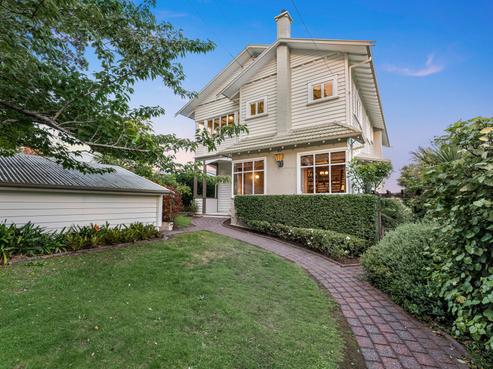 11 Bingley Avenue, Epsom