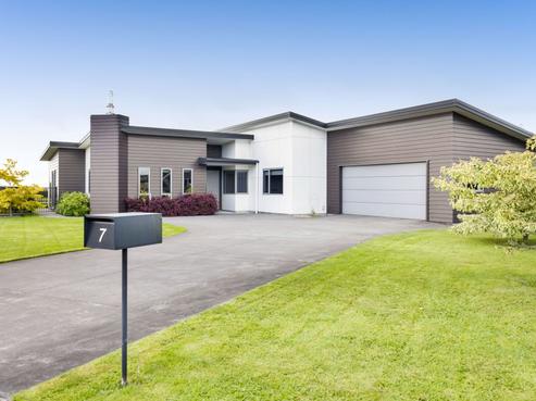 7 Mercade Close, Stratford