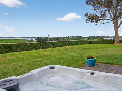 722 Awhitu Road, Pollok