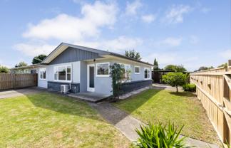 51 Clarence Cox Crescent, Pirimai