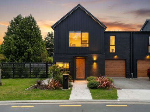 17 Reakes Crescent, Trentham