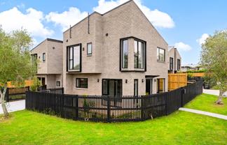 133E Riverpark Crescent, Henderson