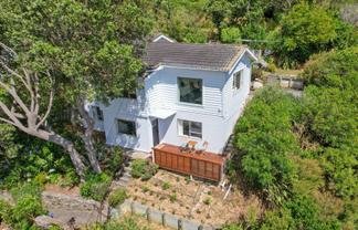 22 Liffey Crescent, Island Bay