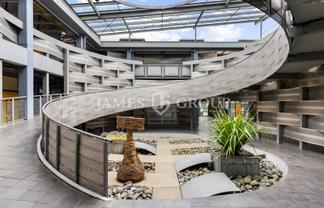 MT EDEN OFFICE WITH SIX CARPARKS INCLUDED