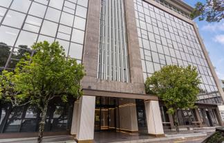 SMART NEWMARKET OFFICE WITH PARKING
