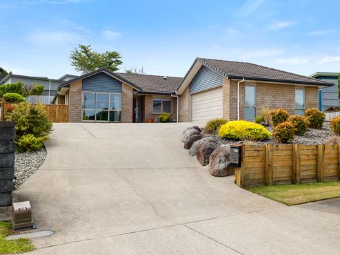 27 Redwood Crescent, Hurdon