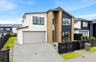 20 Headsail Drive, Long Bay