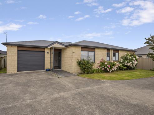 219 Frimley Oaks, Frimley