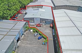 MODERN INDUSTRIAL FACILITY WITH YARD
