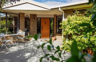 16 Springswood Grove, Springlands