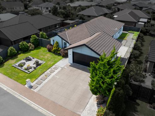 11 Handley Crescent, Hornby