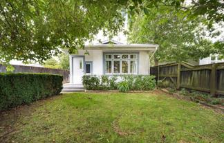 9 Weston Avenue, Roslyn