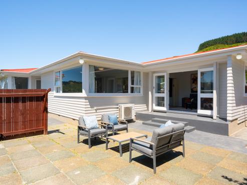 82 Larsen Crescent, Tawa