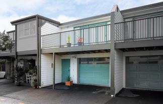 8/11 Bryce Lane, Hamilton Central