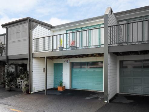 8/11 Bryce Lane, Hamilton Central