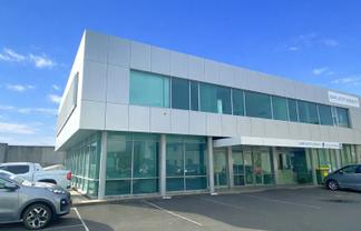 Tidy ground floor office with parking