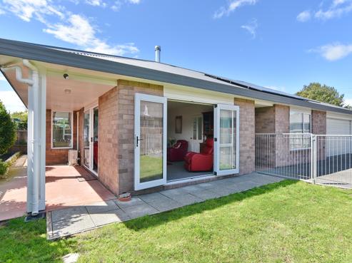 2/76 Highsted Road, Bishopdale