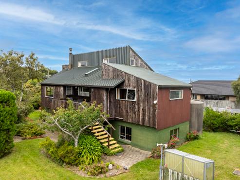 32 Scroggs Hill Road, Brighton