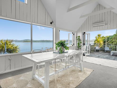 502 Marine Drive, Mahina Bay