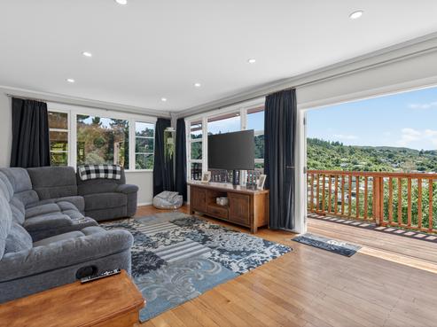 15 Thomson Grove, Stokes Valley