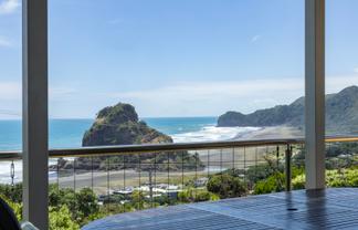 54 Rayner Road, Piha
