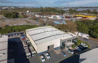 Drive Through Warehouse | 1.5km from Motorway